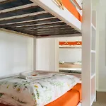 Tree House Hostel *