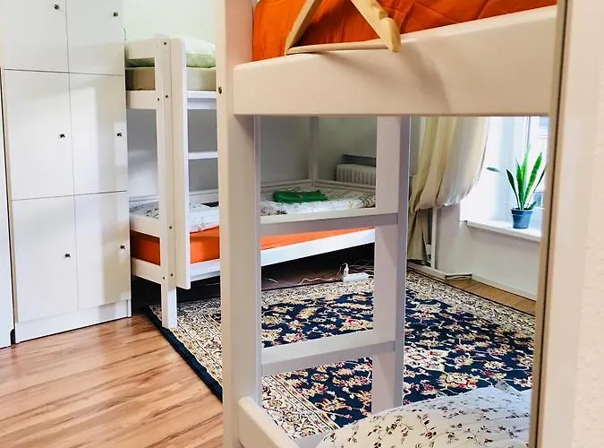 Tree House Vandrerhjem *